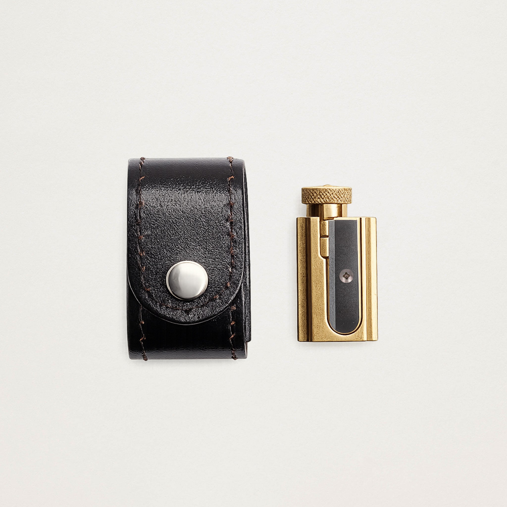 Afia-lápis em latão com Estojo de Pele