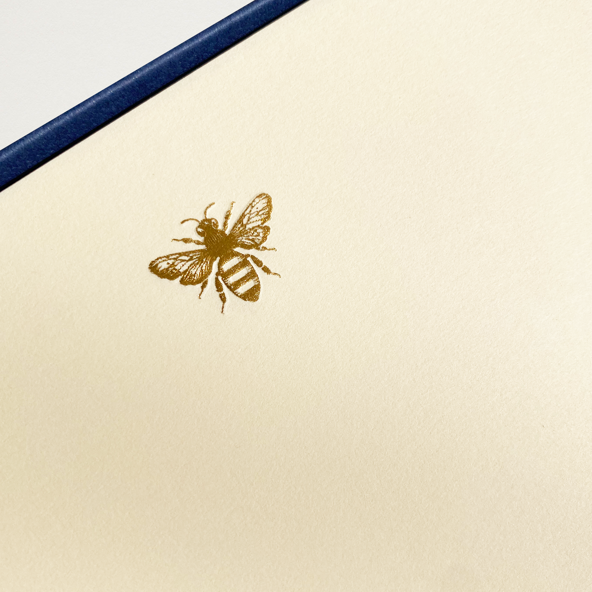 Conjunto de papel de carta abelha dourada